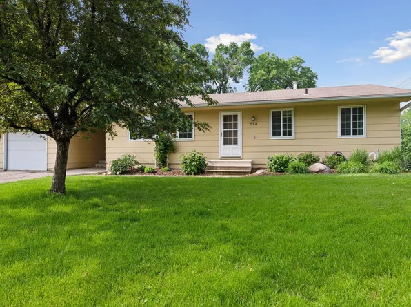 512 W 76th St, Chanhassen, MN 55317