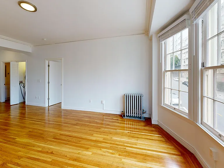 1755 Van Ness Avenue — Photo 2