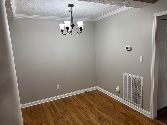 5th image of 556 Clark Cir