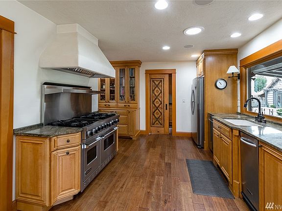 5th image of 211 W Alder St