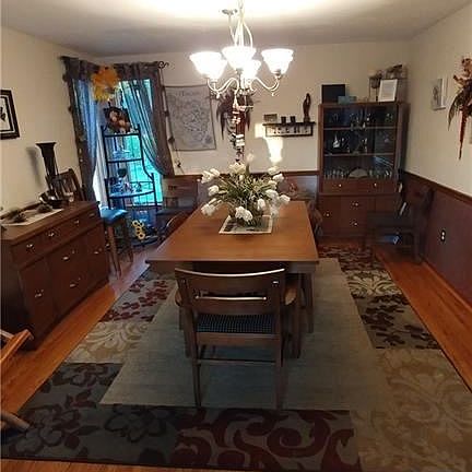3rd image of 129 Sibley Dr