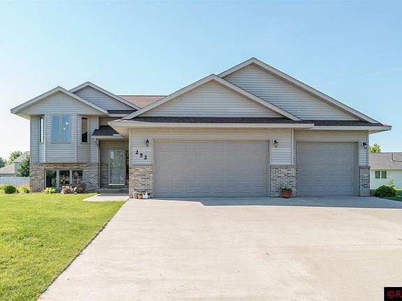 2nd image of 252 Creekside Dr