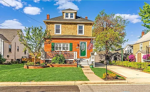 1802 Summit Ave Photo 1