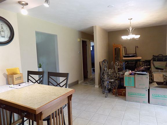 5th image of 56722 Meadowood Dr