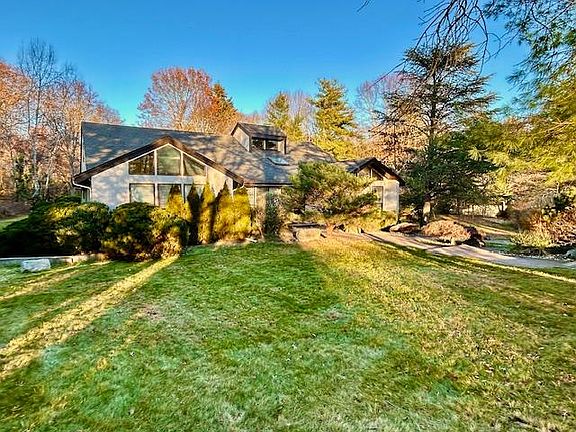 5th image of 5 Carman Ct