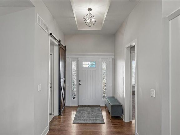 4th image of 11319 Webster Ave