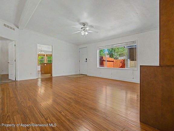 4th image of 302 Mineral Springs Cir