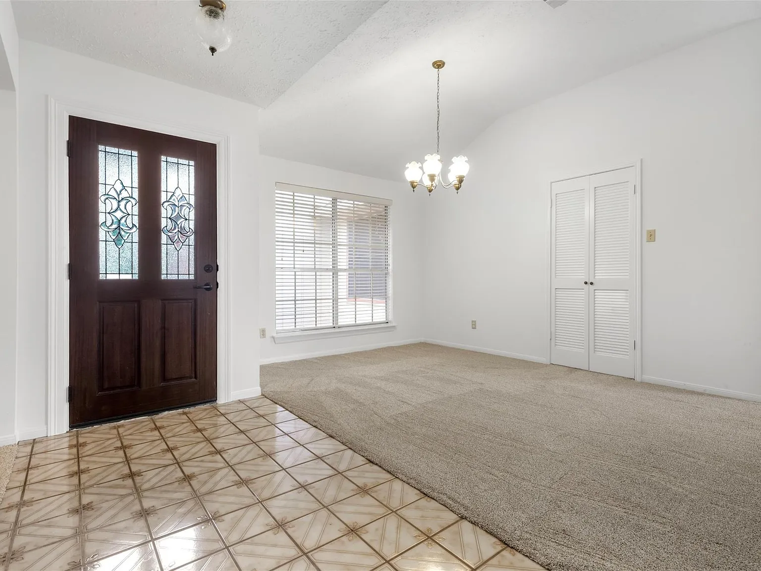 3 bed, 2.0 bath, 1893 sqft, $2,100 — Photo 4