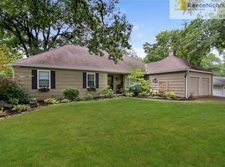 8152 Reeds Ln, Prairie Village, KS 66208