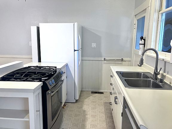 5th image of 302 Grant St APT B