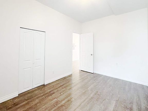 3rd image of 6952 Curtis St