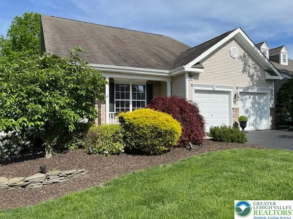 2165 Four Seasons Blvd, Macungie, PA 18062