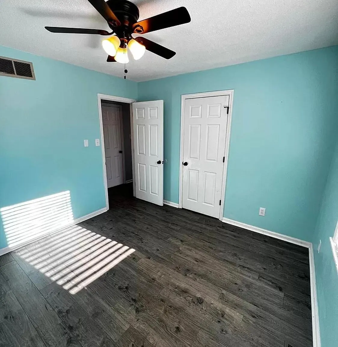 273 Williamsburg Dr — Photo 3