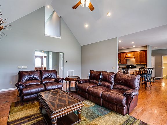 4th image of 236 Rum Creek Ln