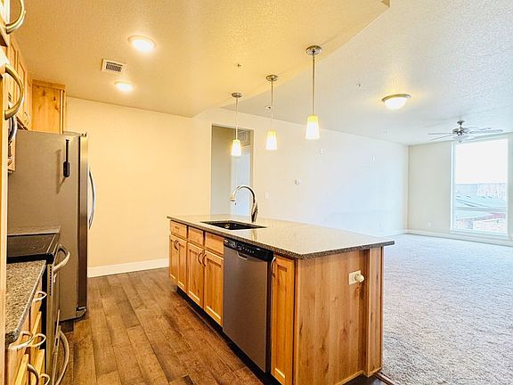 4th image of 2715 Iowa Dr #206