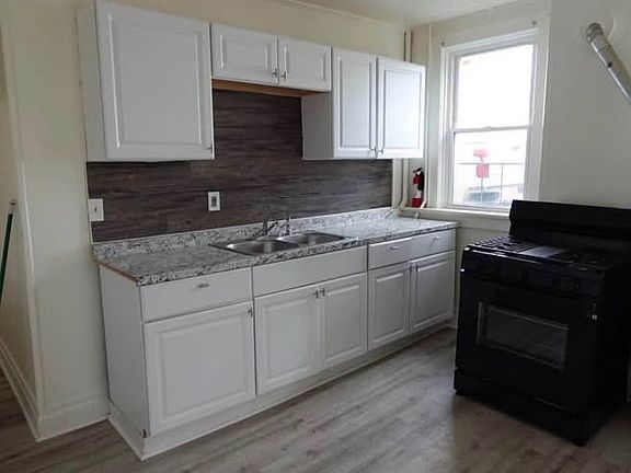 2nd image of 112 Main St #3R