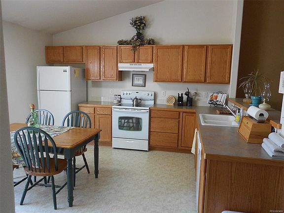 5th image of 400 Harrow Ln
