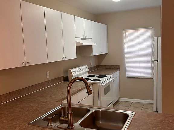 3rd image of 721 SW 36th St APT 104