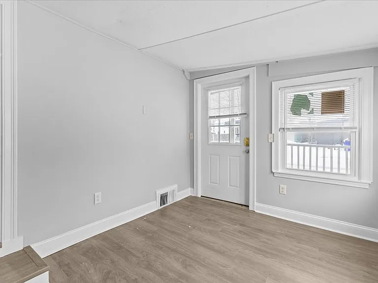 39 Avenue C — Photo 6