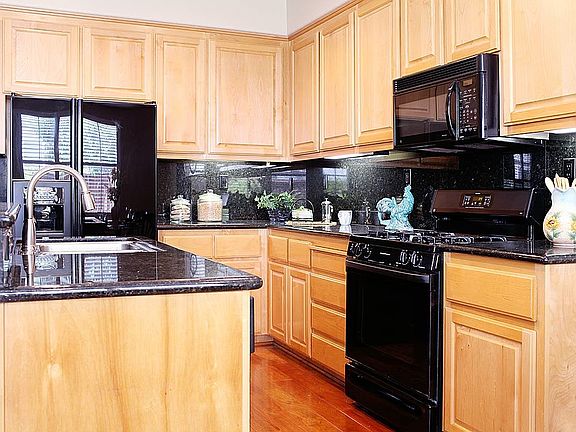 5th image of 945 Mouton Cir