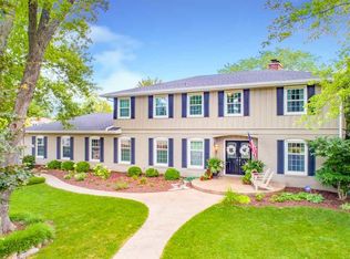 141 W Coventry Ln, Peoria, IL 61614