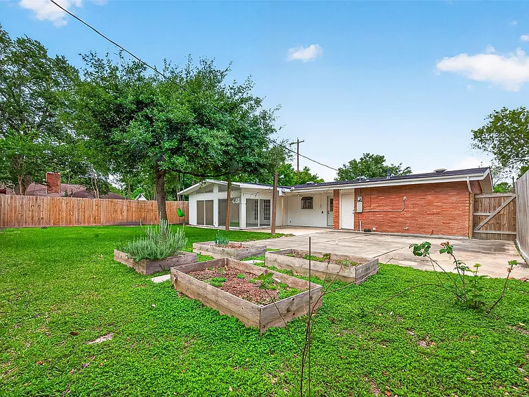 5422 Hummingbird St — Photo 44