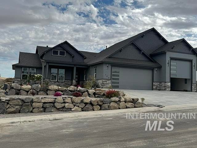 1st image of 760 Pinehurst
