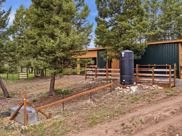 35465 Lessnau Ln, Clinton, MT 59825