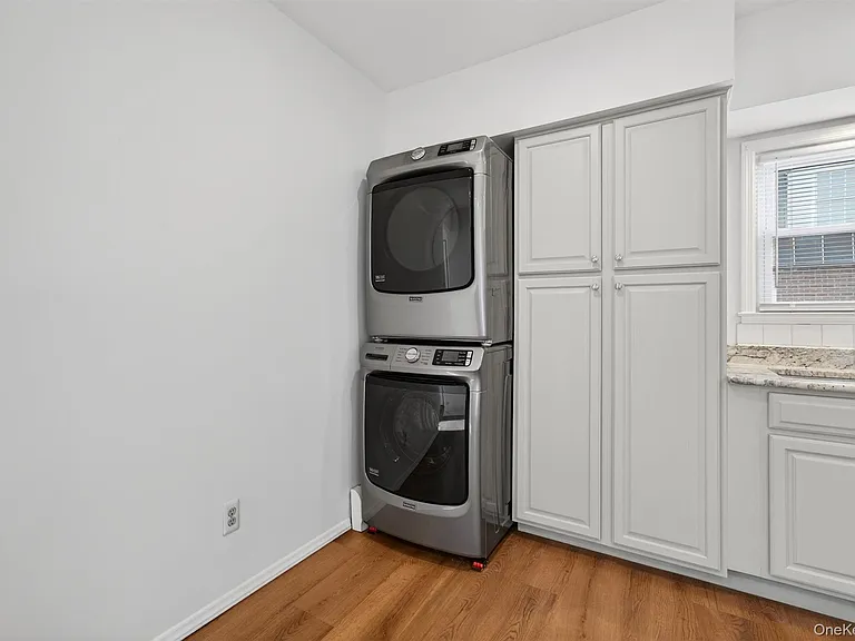 12 Scotchtown Ave — Photo 21