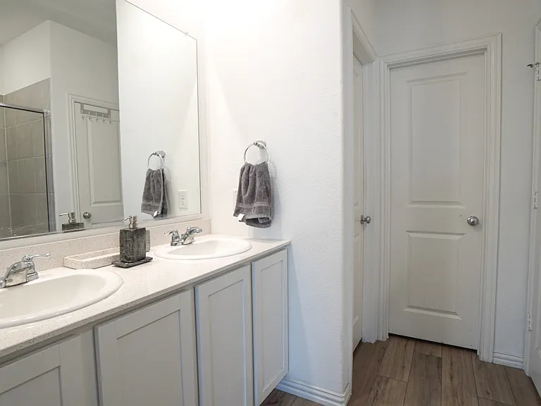 733 Alden Dr — Photo 10