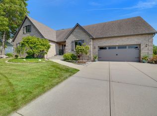 9201 Schillton Dr, Saint John, IN 46373