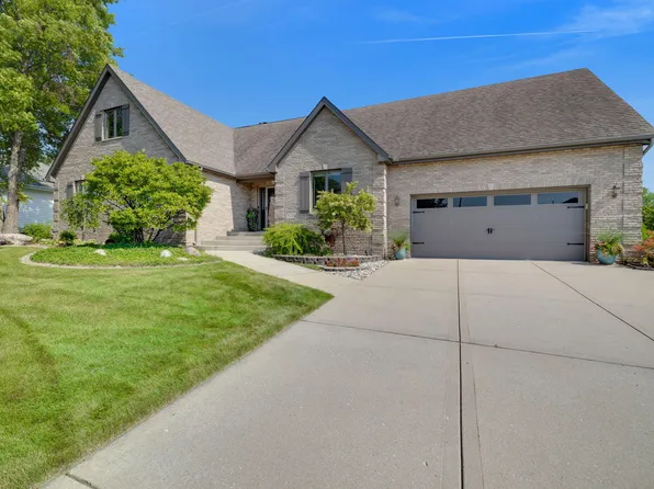 9201 Schillton Dr, Saint John, IN 46373