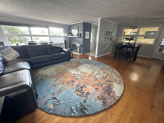 4th image of 204 Clark Dr