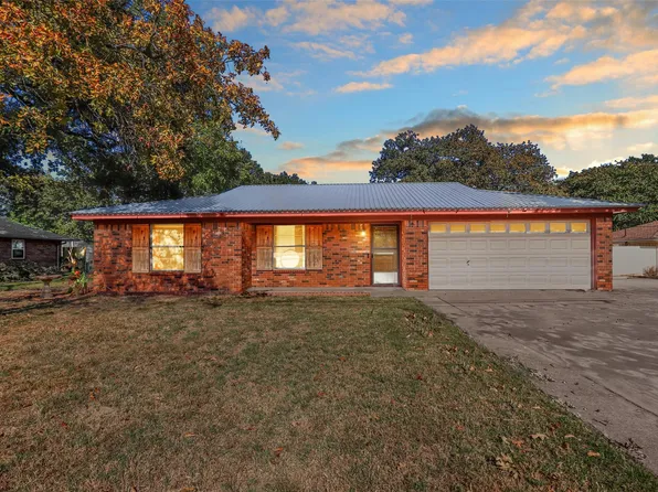 2615 Oaks Dr, Granbury, TX 76049