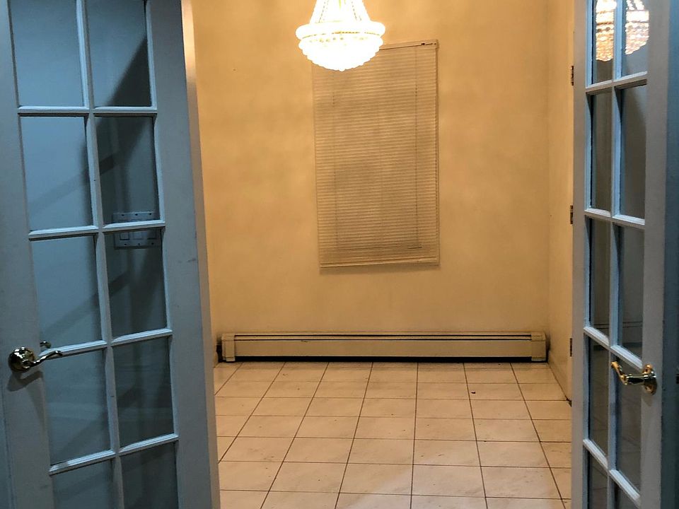 2nd image of 261 Roosevelt St