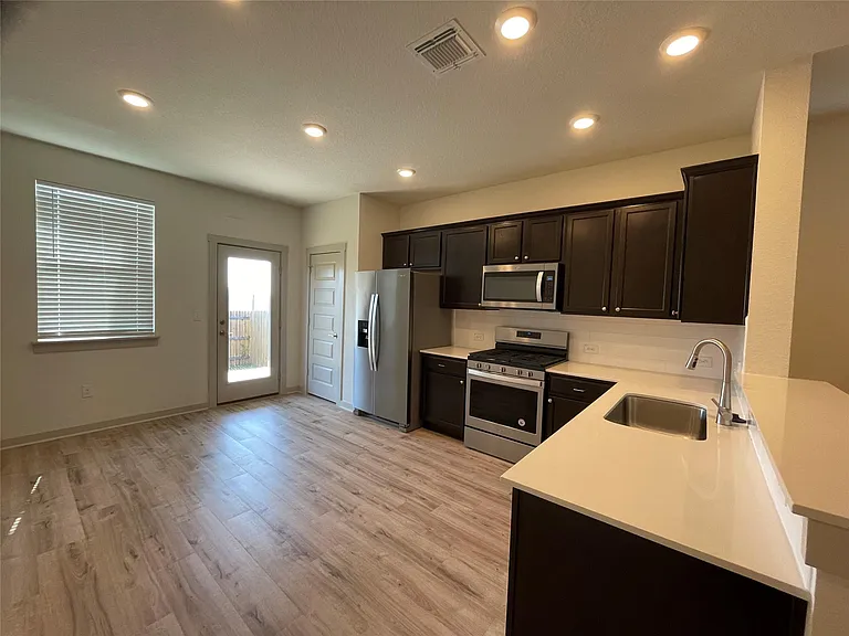 10713 Meris Ln — Photo 6