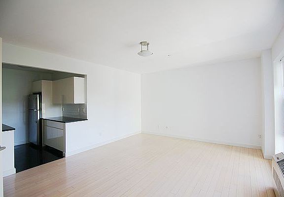 4th image of 1078 Fulton St APT 2E