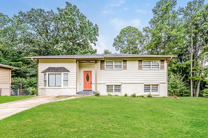 1st image of 825 Park Dr