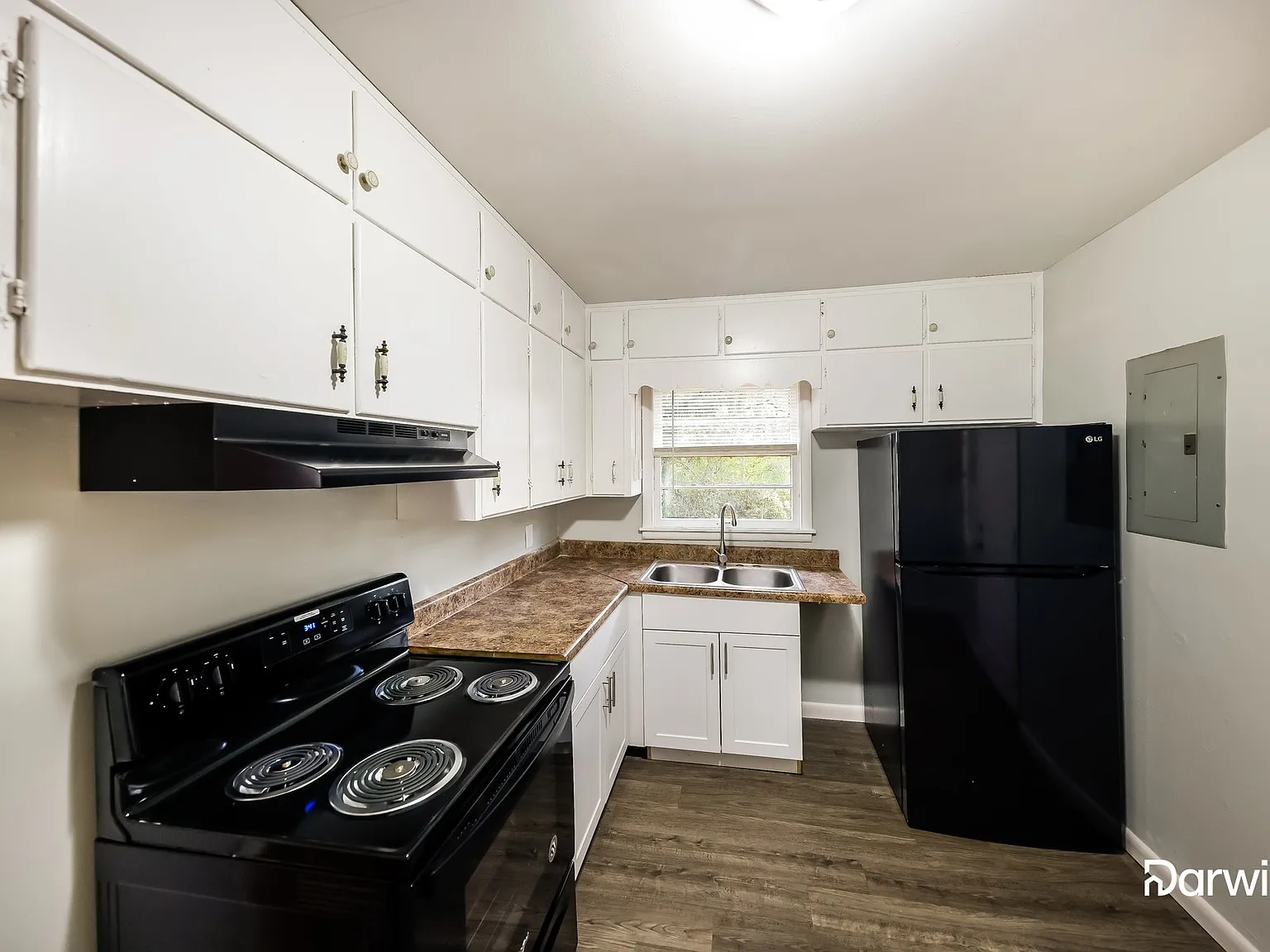 3 bed, 1.0 bath, 1026 sqft, $1,040 — Photo 2