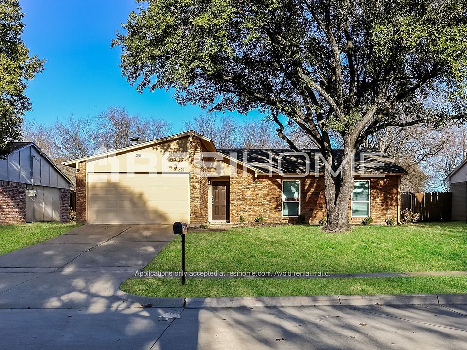 1st image of 621 Live Oak Dr