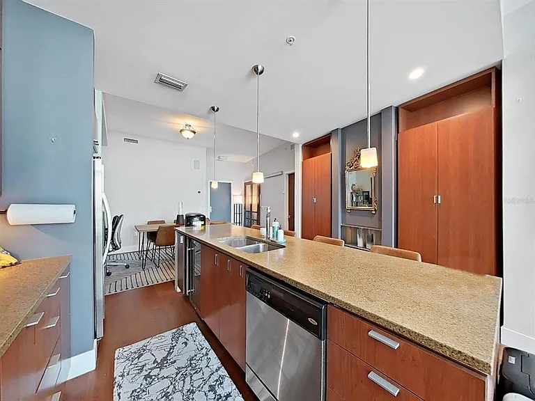 111 N 12th St #1810 — Photo 8