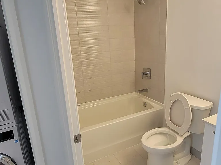 75 James St S #1211 — Photo 8