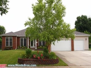 5950 Arrowwood Rd, Lincoln, NE 68526