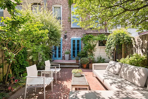 Sold by Compass | media 2