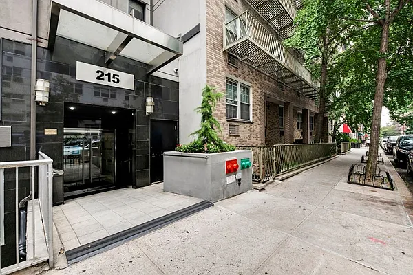 Rented by Compass | media 2