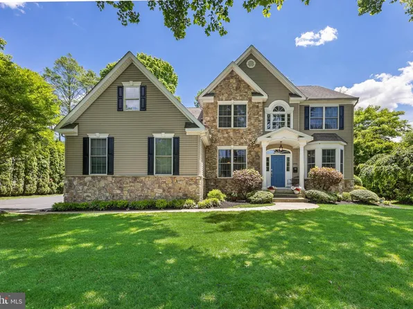 396 E 3rd St, Moorestown, NJ 08057