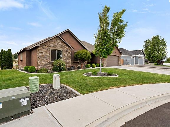 2nd image of 275 Canyon Rim Ct
