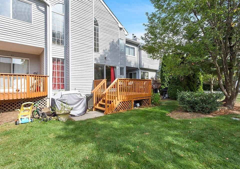 2nd image of 21 Joann Ct