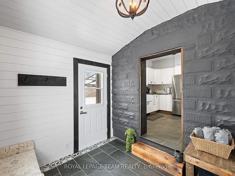 5529 Lion St — Photo 4