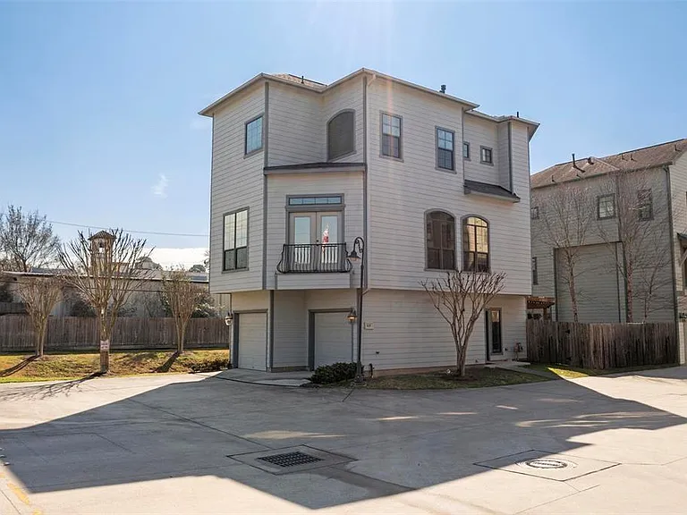 835 Garden Oaks Trce — Photo 2